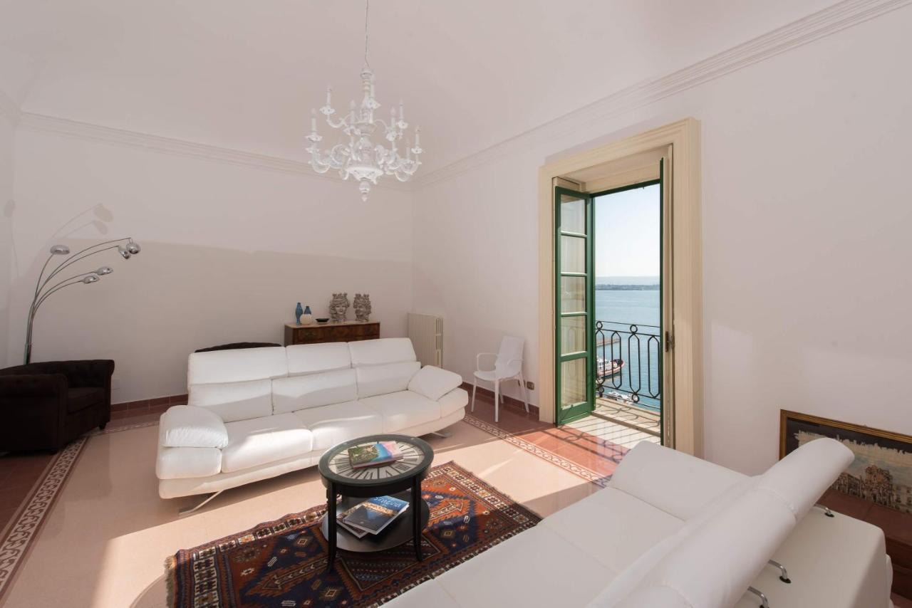 Duomo Seaside Deluxe Apartment By Ortigia Apartments Syrakusa Exteriör bild
