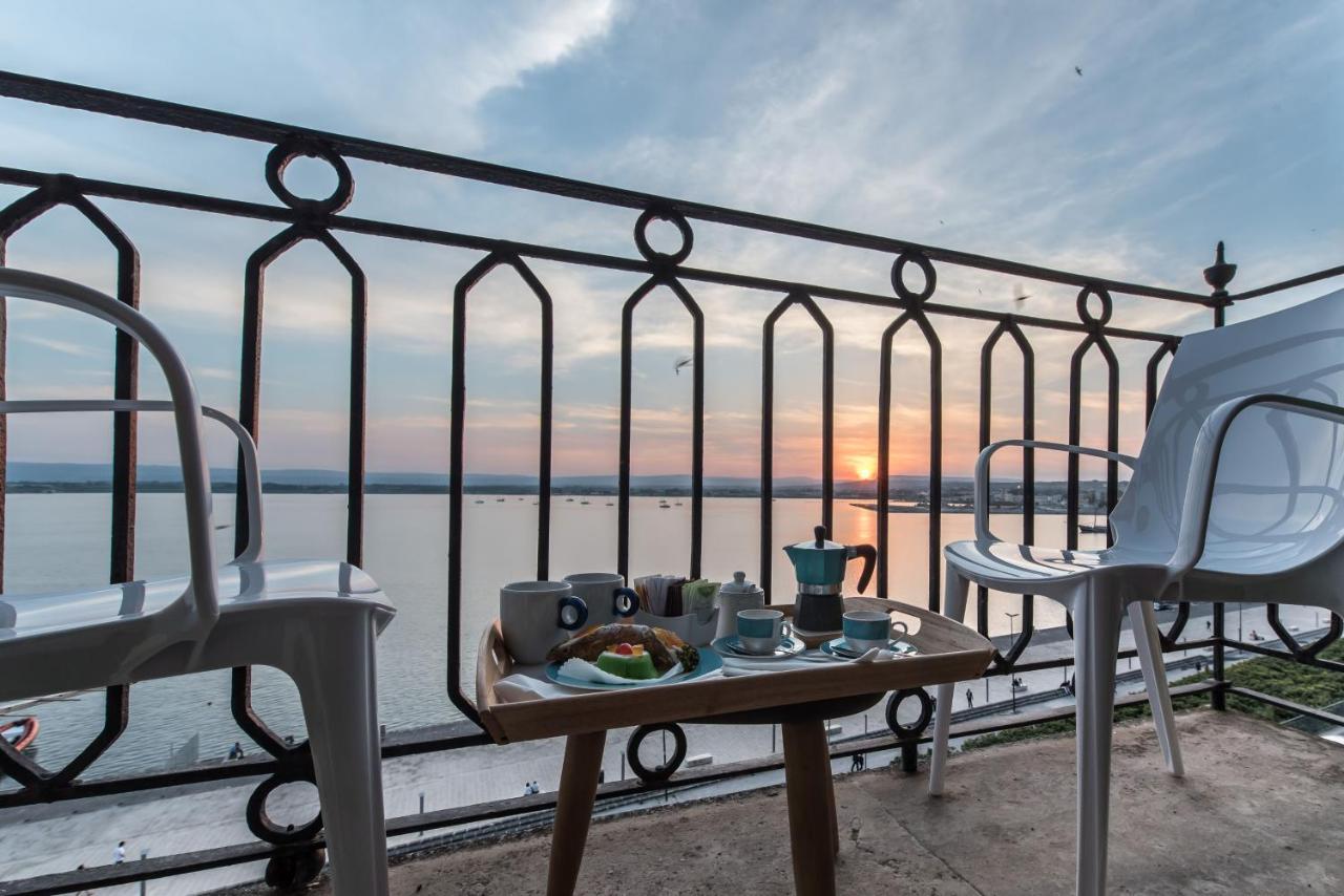 Duomo Seaside Deluxe Apartment By Ortigia Apartments Syrakusa Exteriör bild