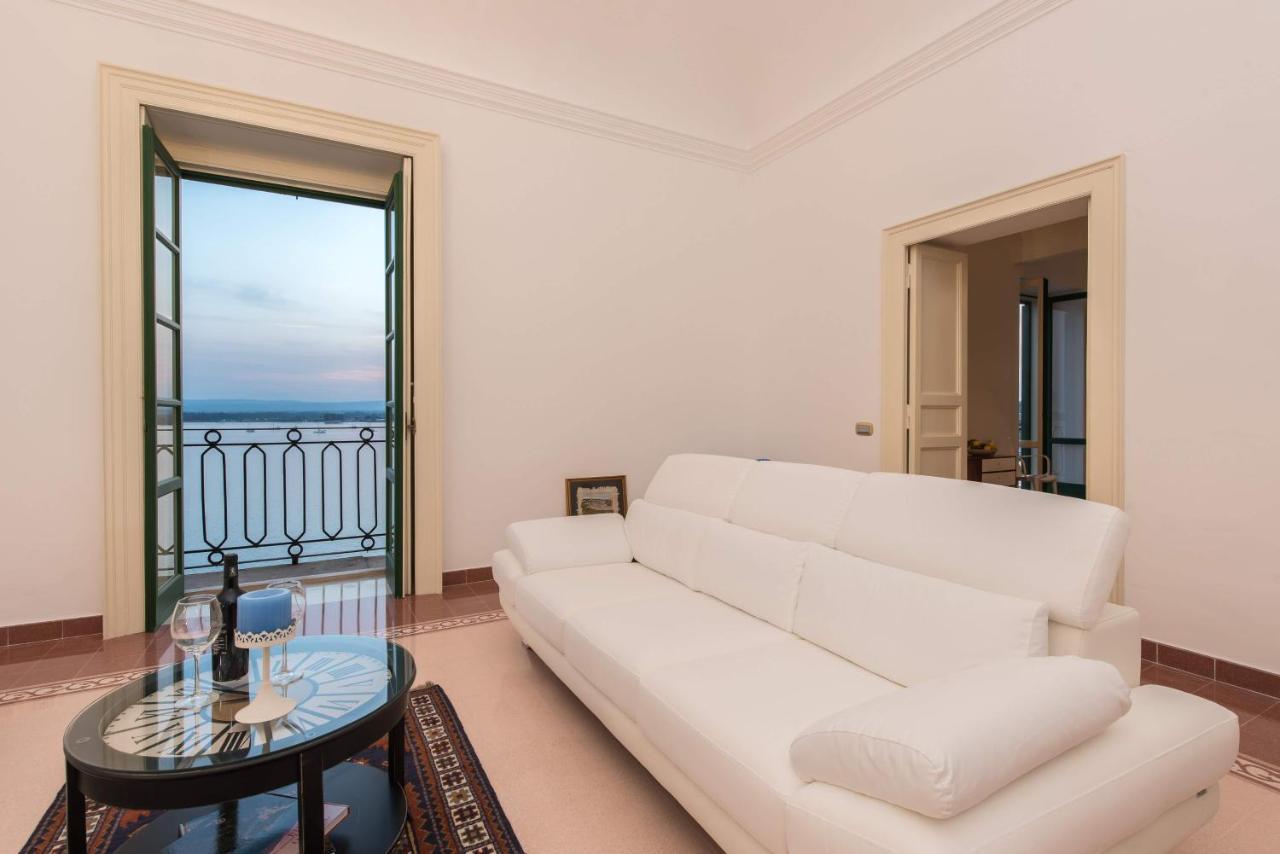 Duomo Seaside Deluxe Apartment By Ortigia Apartments Syrakusa Exteriör bild