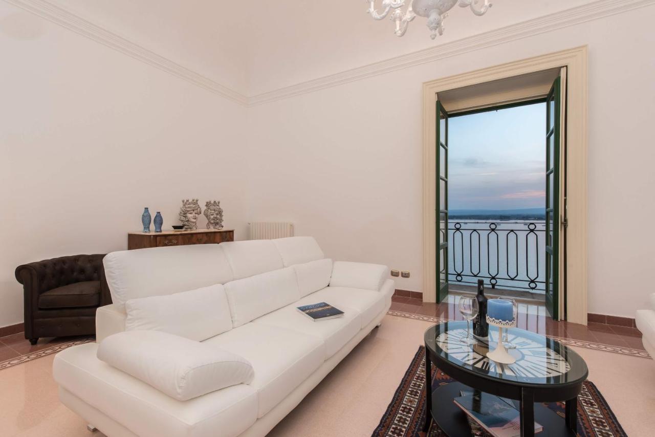 Duomo Seaside Deluxe Apartment By Ortigia Apartments Syrakusa Exteriör bild